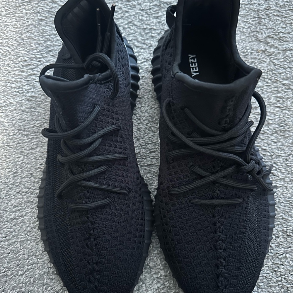 Yeezy 350 onyx
